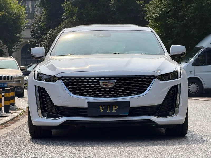 Cadillac CT5 — фото 1
