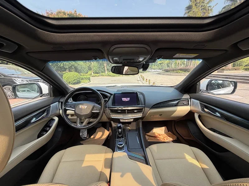 Cadillac CT5 — фото 9