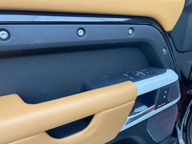 Land Rover Defender — фото 10