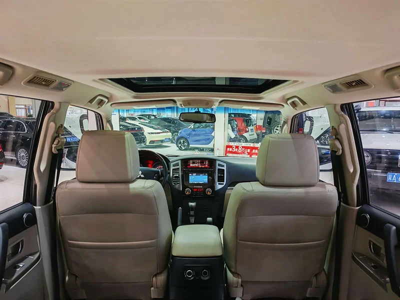 Mitsubishi Pajero (Imported) — фото 13