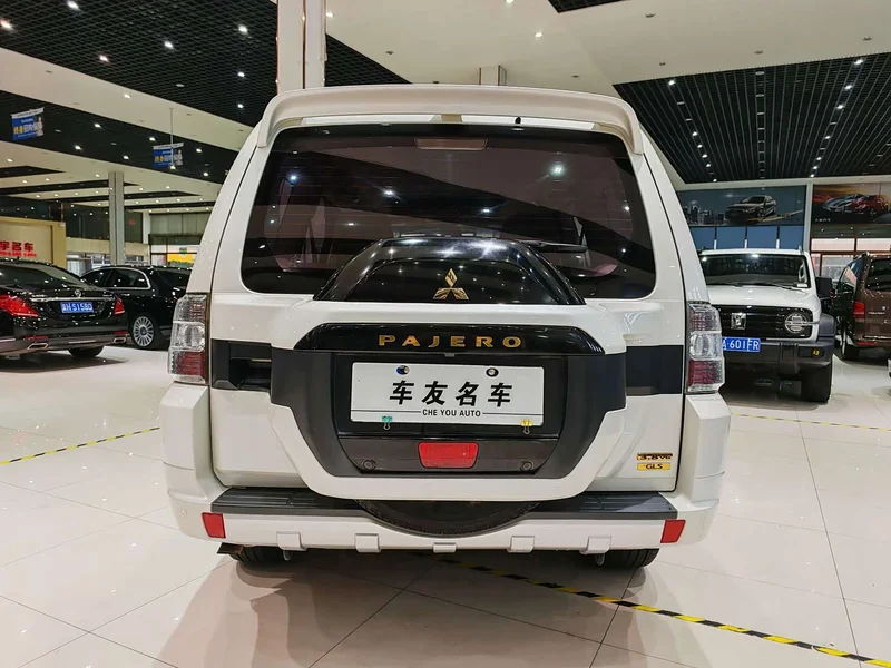 Mitsubishi Pajero (Imported) — фото 16