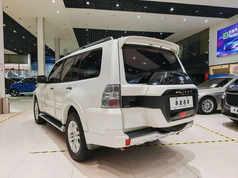 Mitsubishi Pajero (Imported) — фото 17