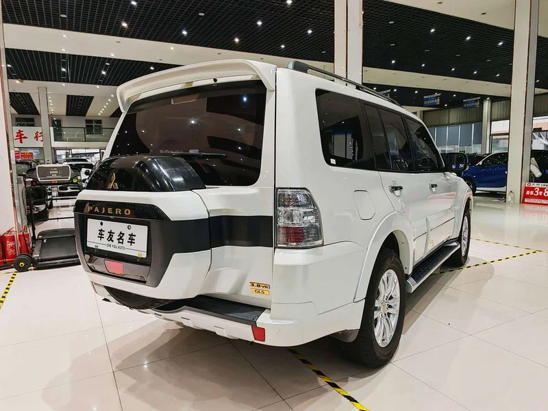 Mitsubishi Pajero (Imported) — фото 18