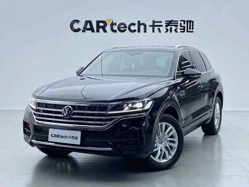 Volkswagen Touareg — фото 12