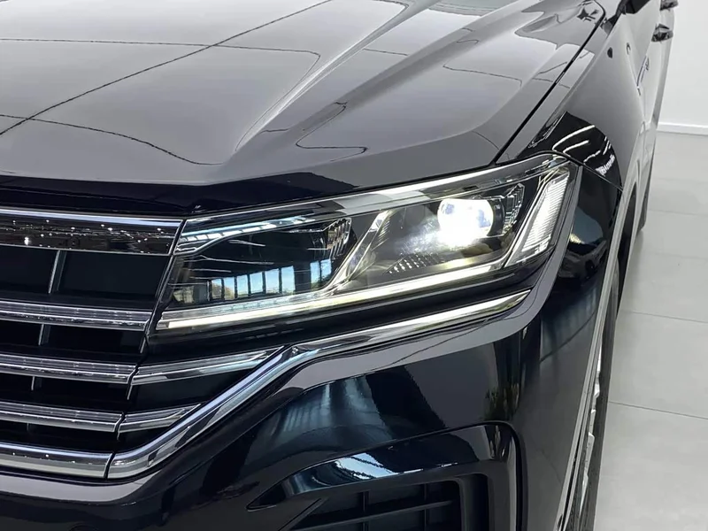 Volkswagen Touareg — фото 6