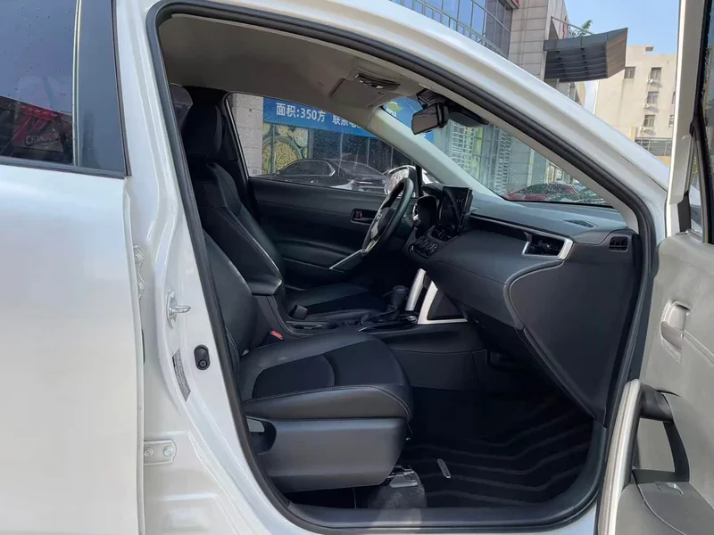 Toyota Corolla Cross — фото 11