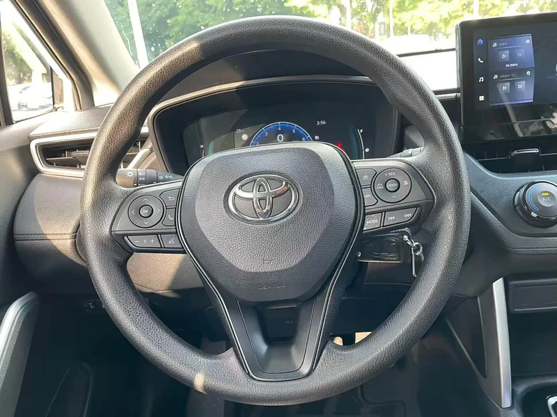 Toyota Corolla Cross — фото 16