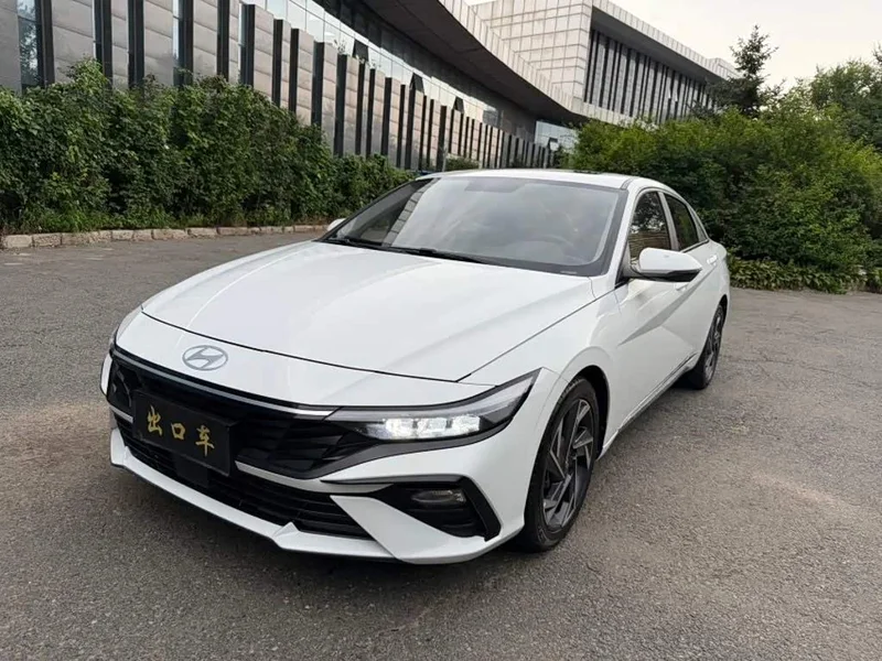 Hyundai Elantra — фото 1
