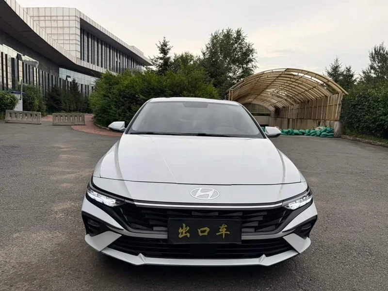 Hyundai Elantra — фото 2