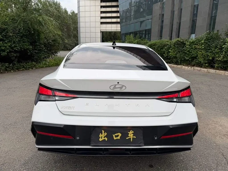 Hyundai Elantra — фото 4
