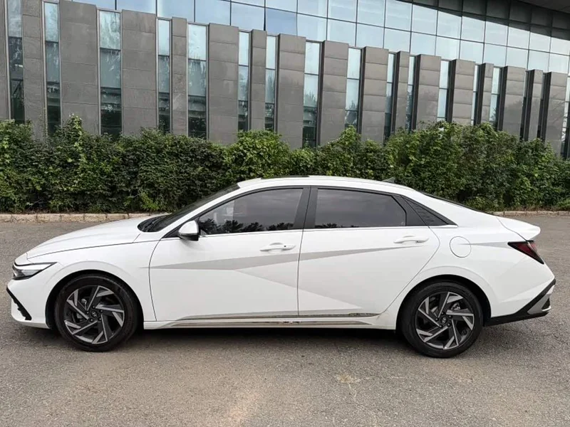 Hyundai Elantra — фото 9