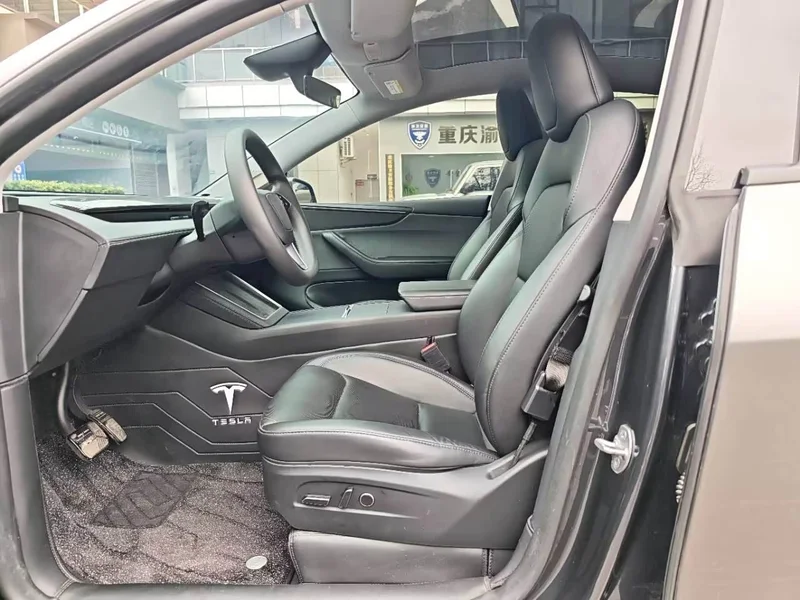 Tesla Model Y — фото 11