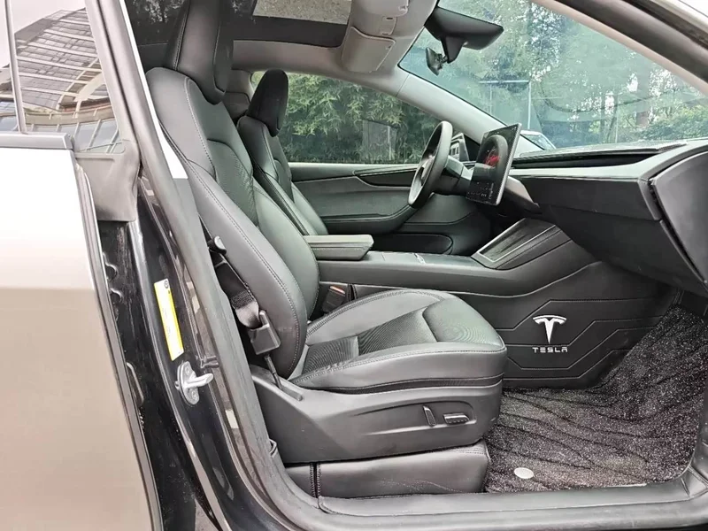 Tesla Model Y — фото 12