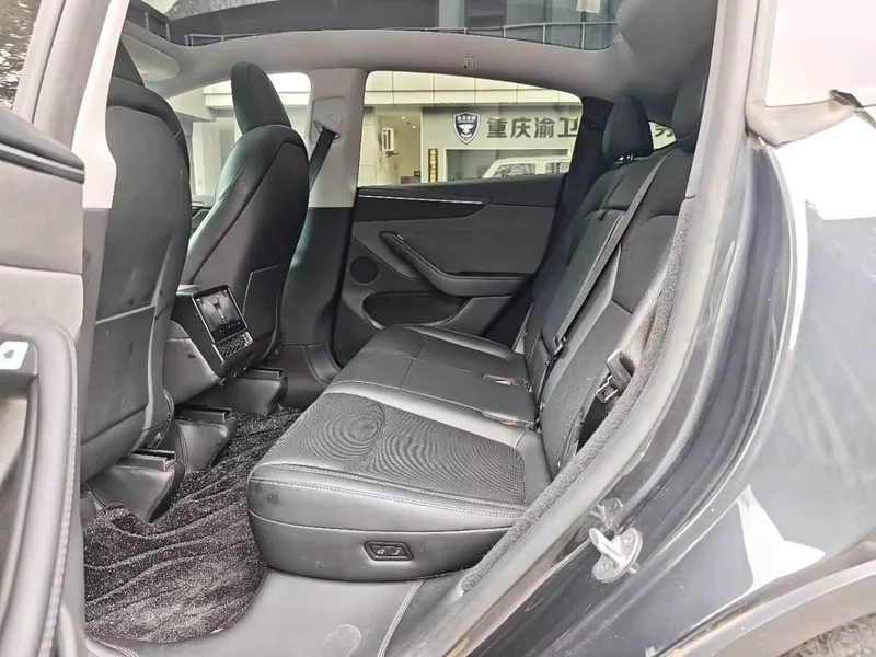 Tesla Model Y — фото 13