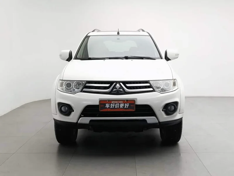Mitsubishi Pajero — фото 3