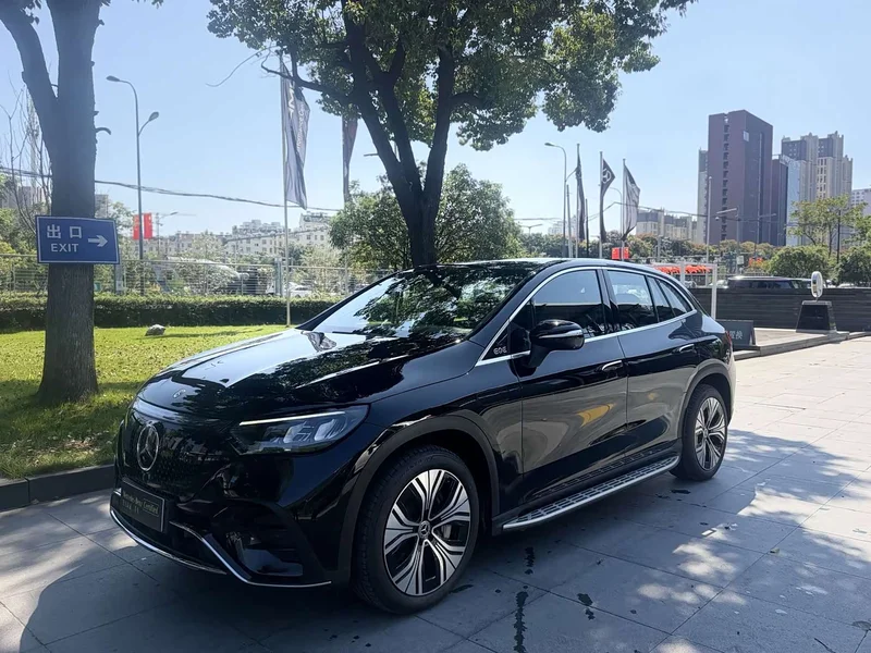 Mercedes-Benz EQE SUV — фото 1