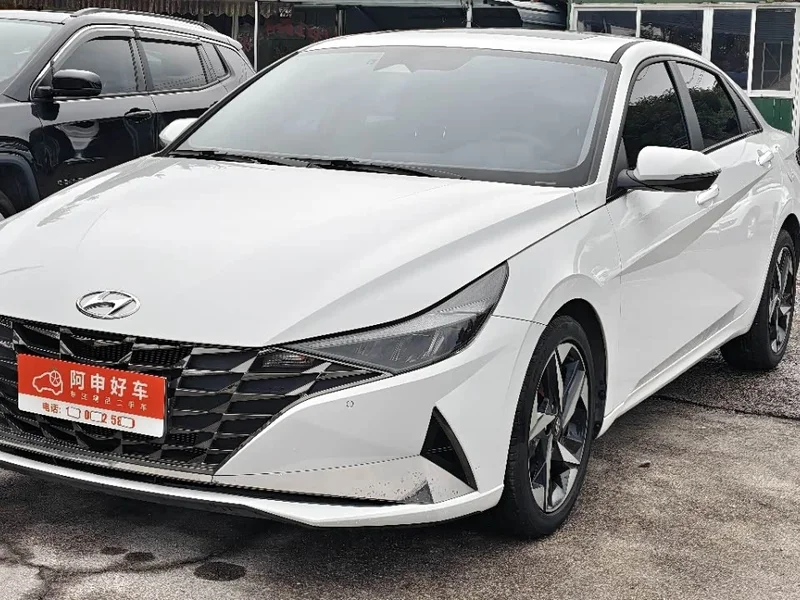 Hyundai Elantra — фото 1