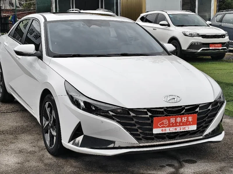 Hyundai Elantra — фото 3