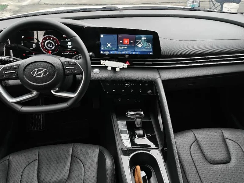 Hyundai Elantra — фото 5