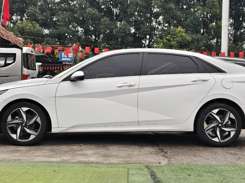 Hyundai Elantra — фото 8
