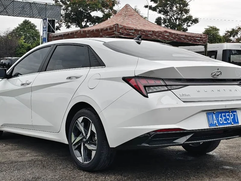 Hyundai Elantra — фото 10