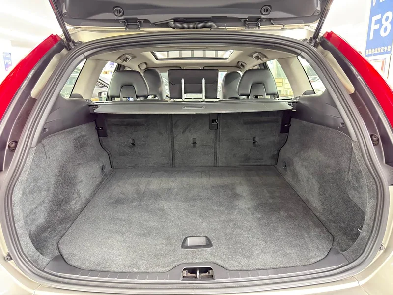 Volvo XC60 — фото 14