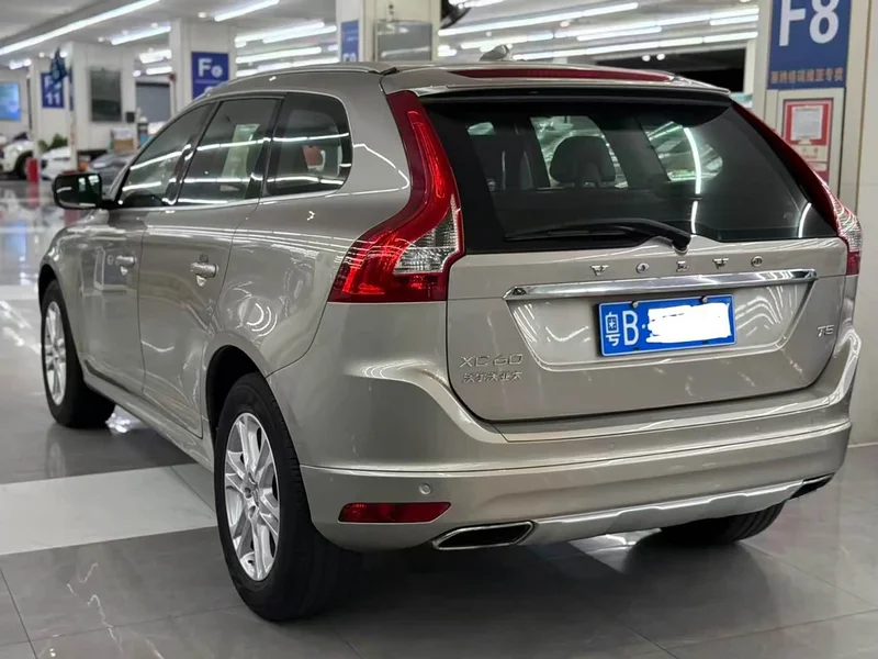 Volvo XC60 — фото 4