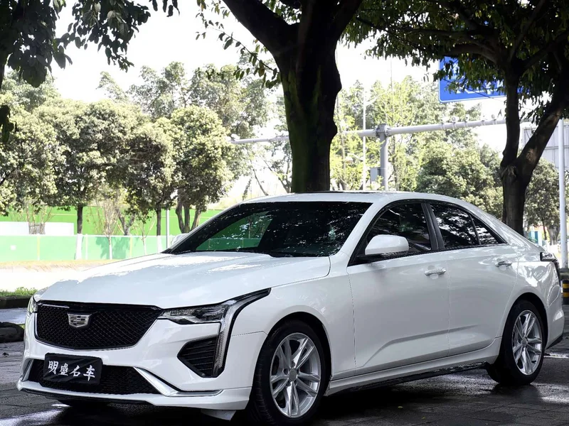 Cadillac CT4 — фото 1
