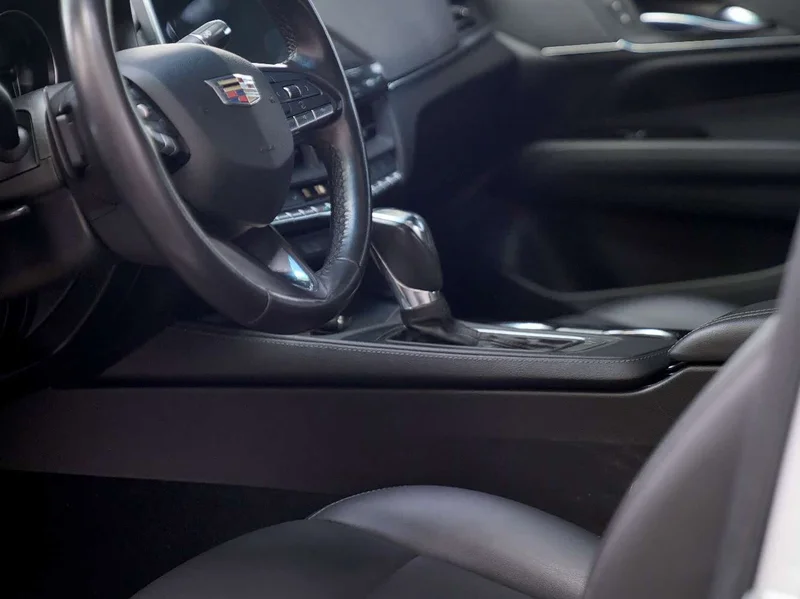 Cadillac CT4 — фото 15