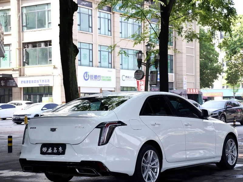 Cadillac CT4 — фото 17