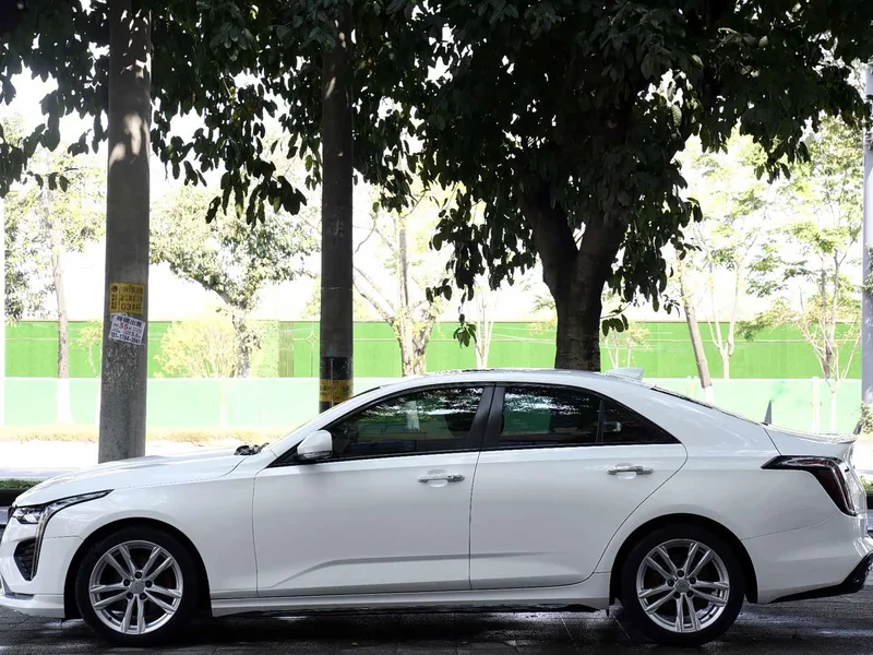 Cadillac CT4 — фото 19