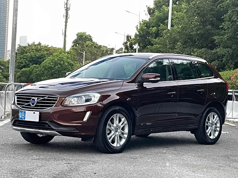 Volvo XC60 — фото 1