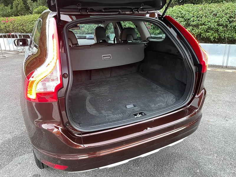 Volvo XC60 — фото 18