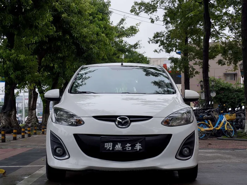Mazda 2 — фото 2