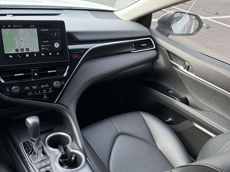 Toyota Camry — фото 14