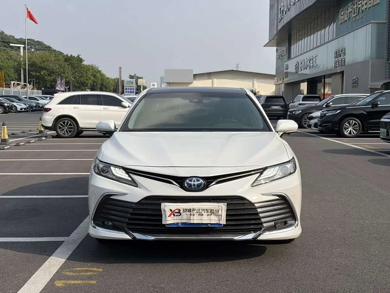 Toyota Camry — фото 2