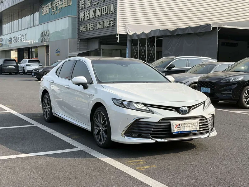 Toyota Camry — фото 3