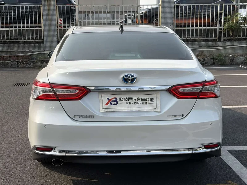 Toyota Camry — фото 6