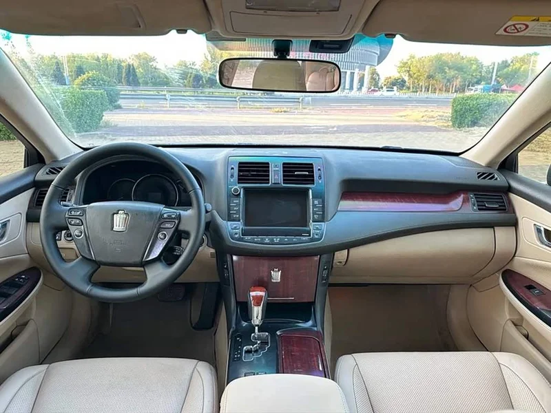 Toyota Crown — фото 9
