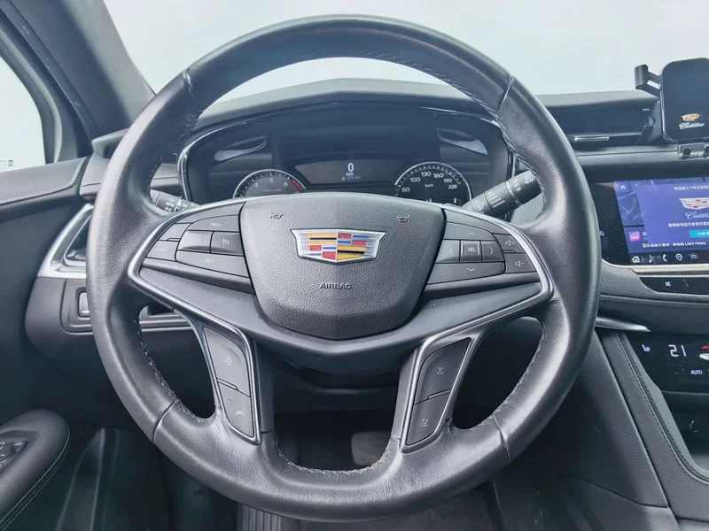 Cadillac XT5 — фото 13