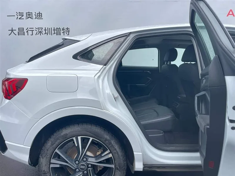 Audi Q3 Sportback — фото 13