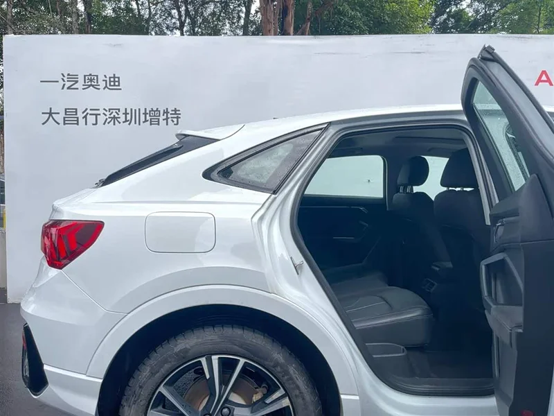 Audi Q3 Sportback — фото 14