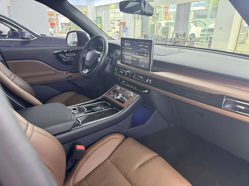 Lincoln Aviator — фото 11