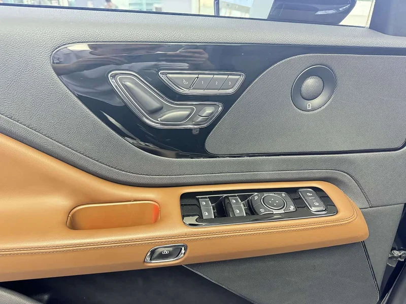 Lincoln Aviator — фото 14