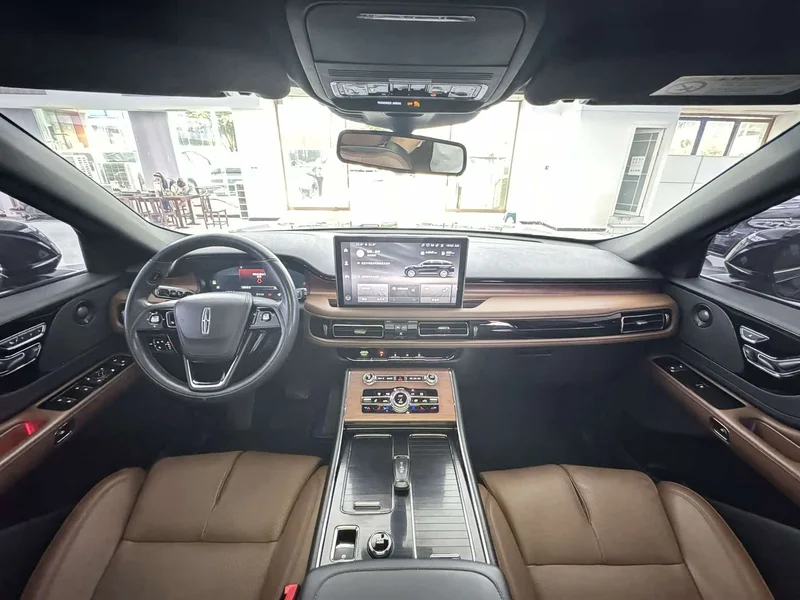 Lincoln Aviator — фото 15