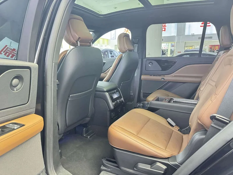 Lincoln Aviator — фото 16