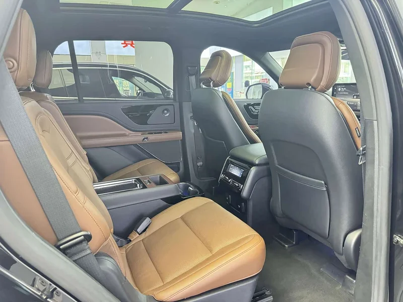 Lincoln Aviator — фото 17