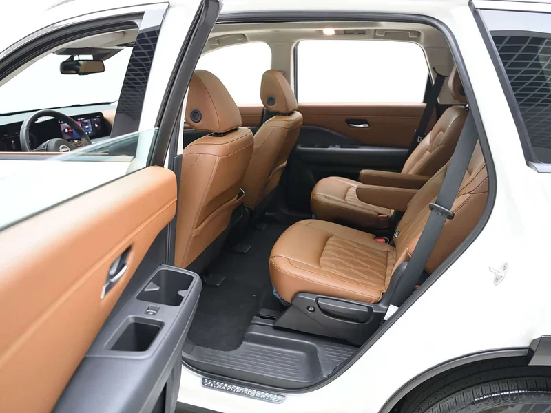 Nissan Pathfinder — фото 12