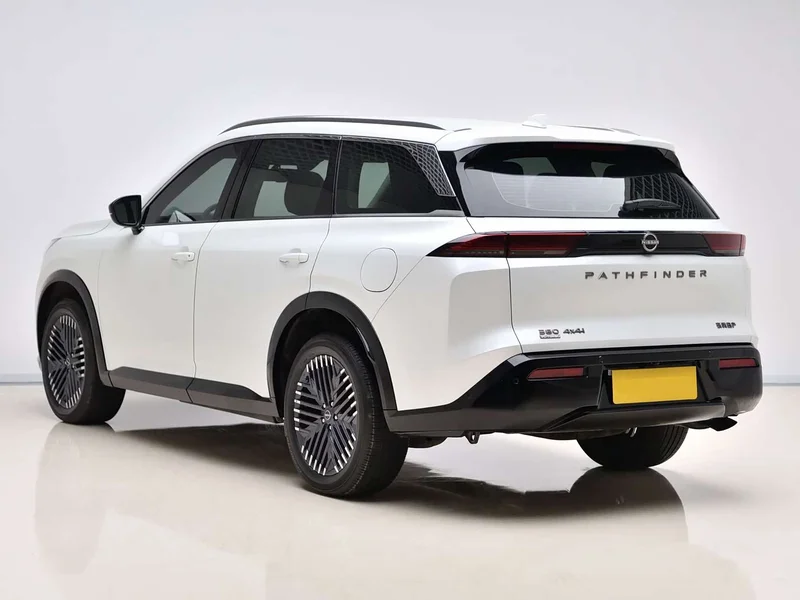 Nissan Pathfinder — фото 4