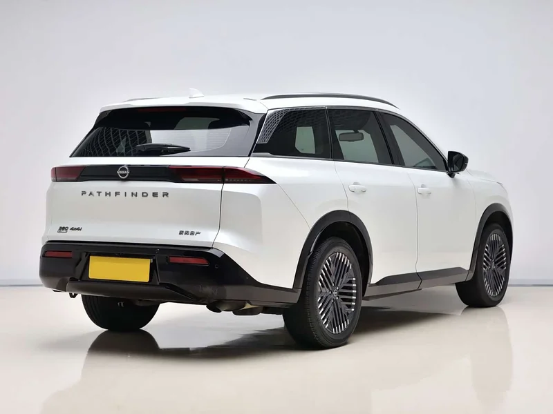 Nissan Pathfinder — фото 6